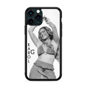 Karol G - Fotografía escala de grises clásica